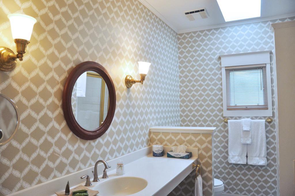 Om Sanctuary Holistic Retreat Hotel Asheville Esterno foto