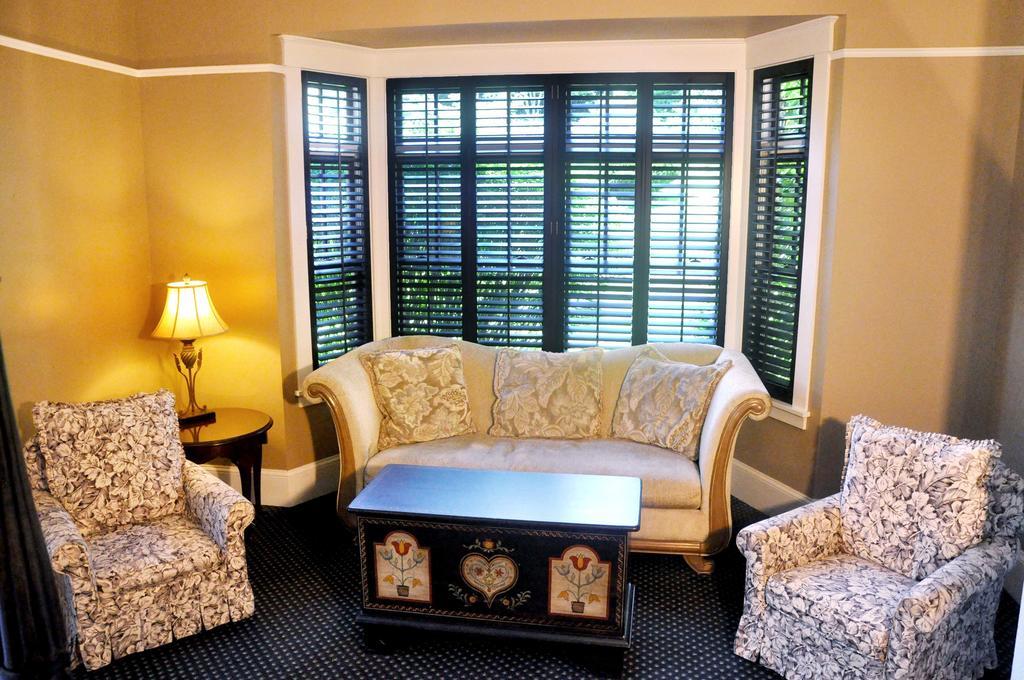 Om Sanctuary Holistic Retreat Hotel Asheville Esterno foto